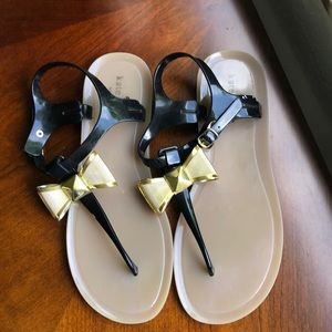 Kate Spade Black/Gold Bows Size 10 Jelly Sandals